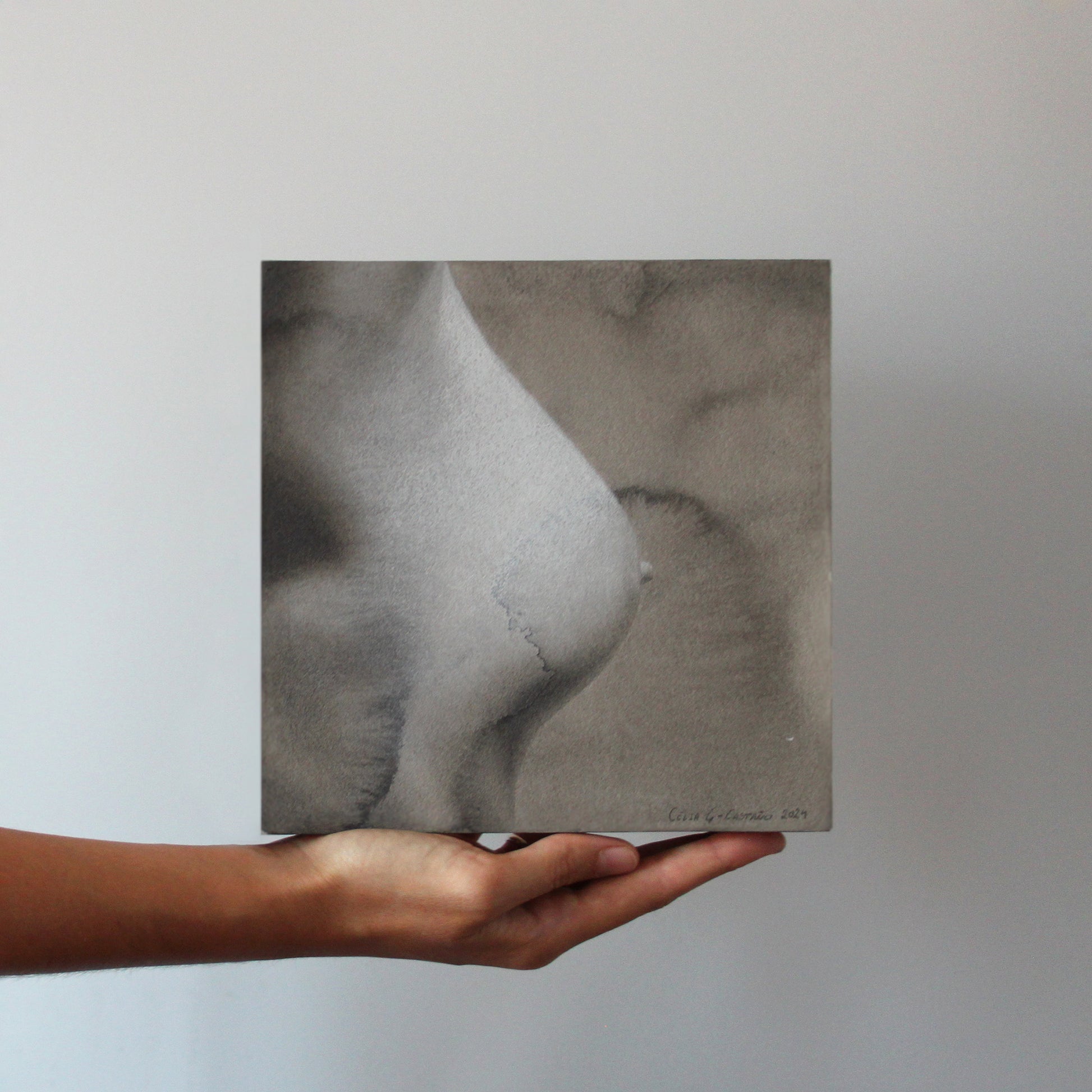 Obra Fragmentos de Eva II sujeta por una mano